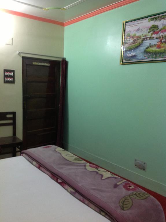 Hotel Sandeep Varanasi Esterno foto