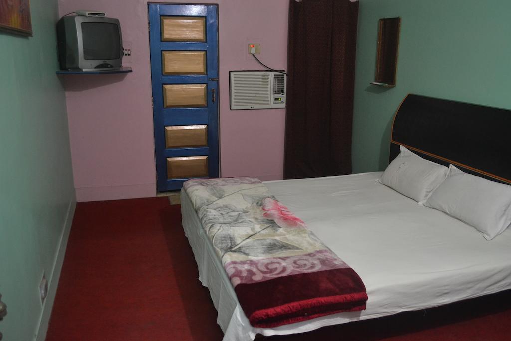 Hotel Sandeep Varanasi Esterno foto