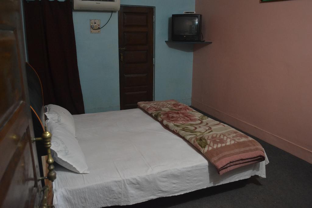 Hotel Sandeep Varanasi Esterno foto