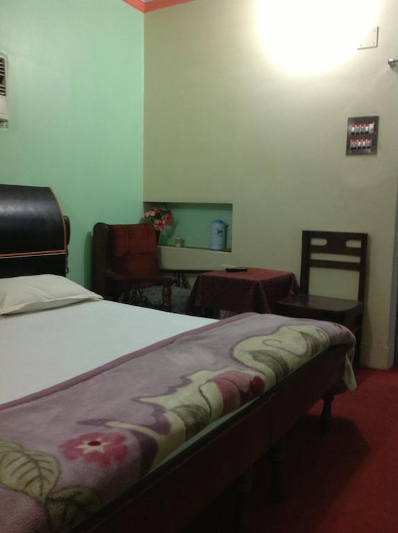 Hotel Sandeep Varanasi Esterno foto