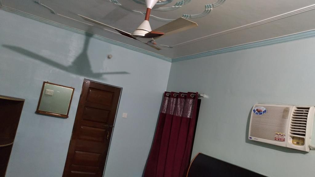 Hotel Sandeep Varanasi Esterno foto